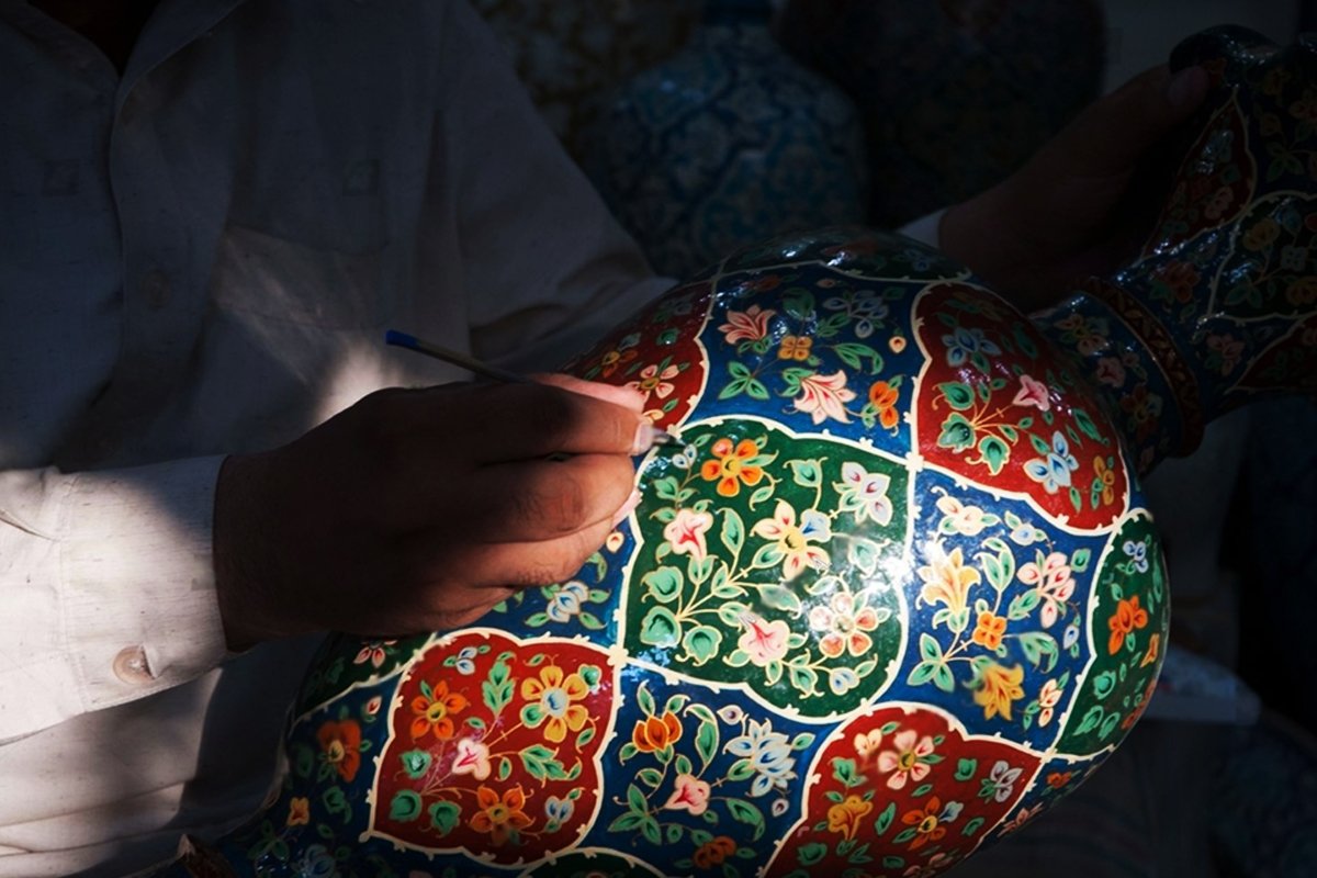 Craft vs. Commercial: What Makes a Handcrafted Piece Truly Valuable?
